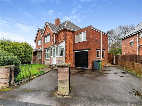 Briefly comprises of porch, reception hall, lounge, dining room, refitted ground floor bathroom and kitchen. . House for sale in bloxwich